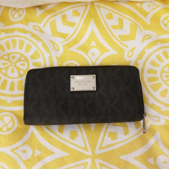 Michael Kors Womens Wallet - Picture 1 of 3